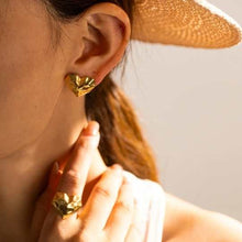 Golden Heart Earings